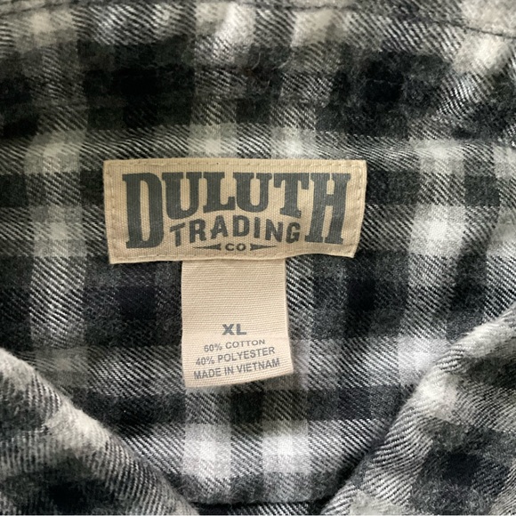 Duluth Trading Free Swingin’ Wicking Flannel Shirt
# 31210
Men’s XL
Black/White - Picture 8 of 8